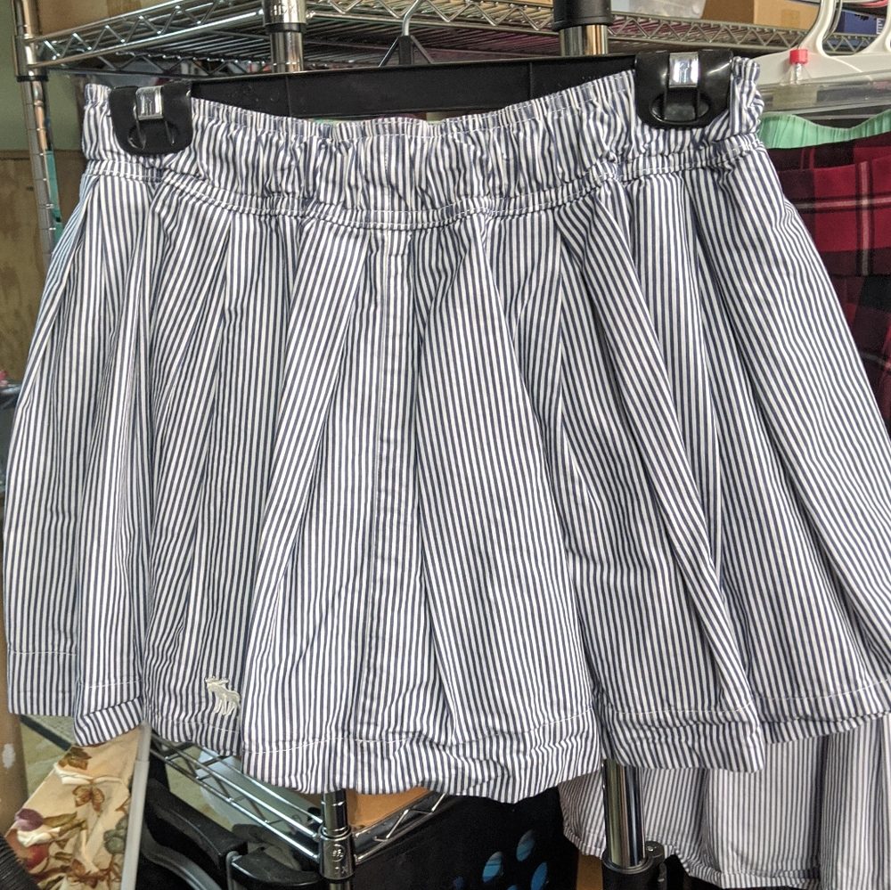 🌛 Abercrombie Thick Fluffy Striped Skirt